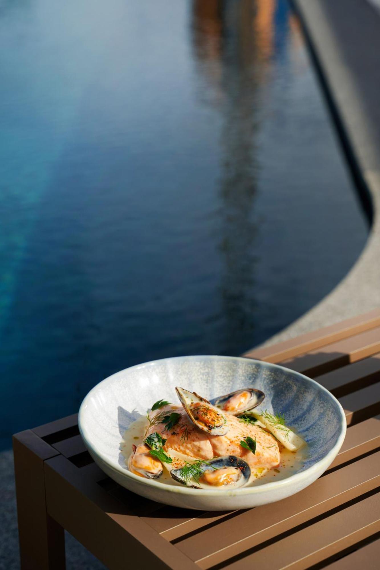 Me Malta By Melia Hotel Saint Julian's Exterior photo